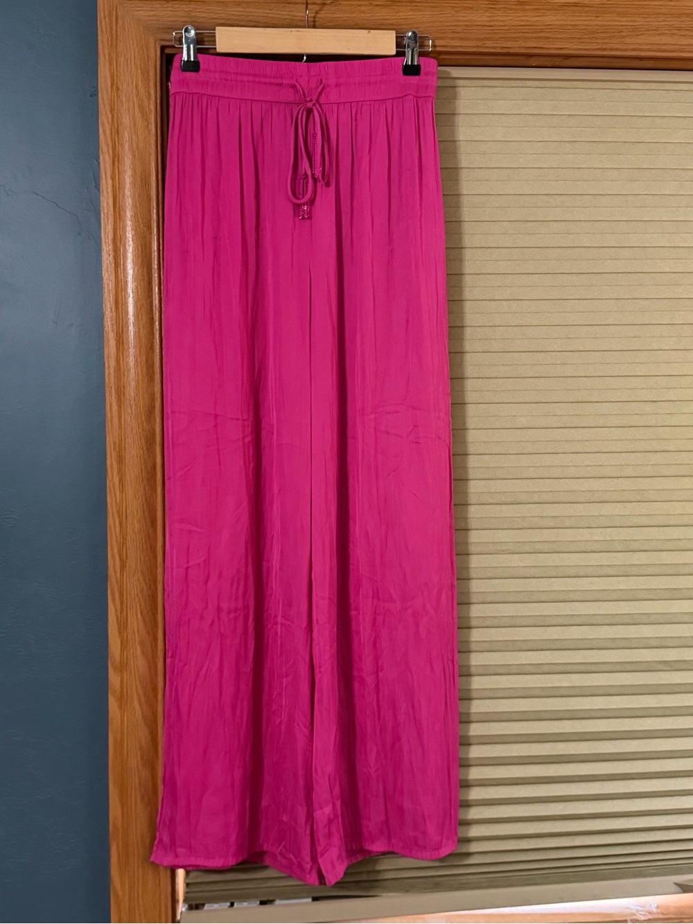 cupcakes & cashmere Fuchsia Drawstring wide leg pant